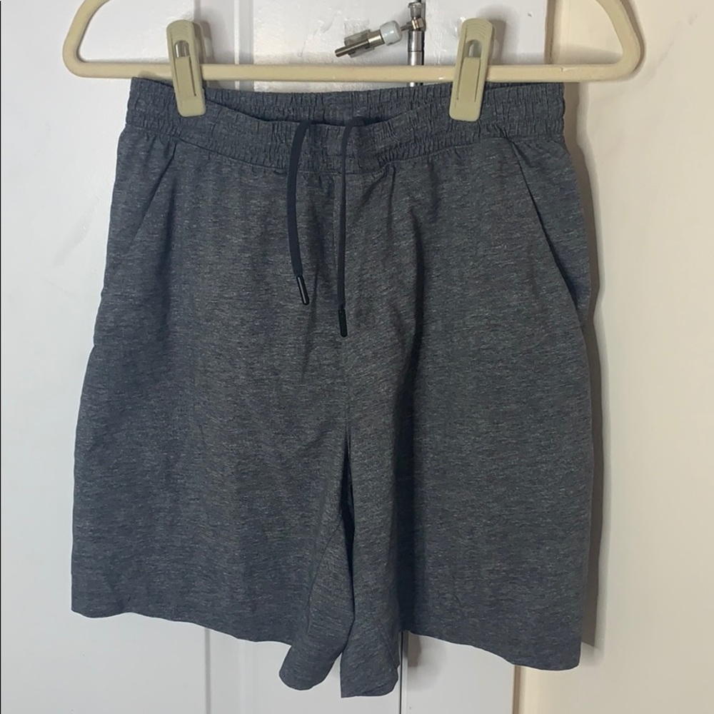 Lululemon Pace breaker short 7’ inseam Size M